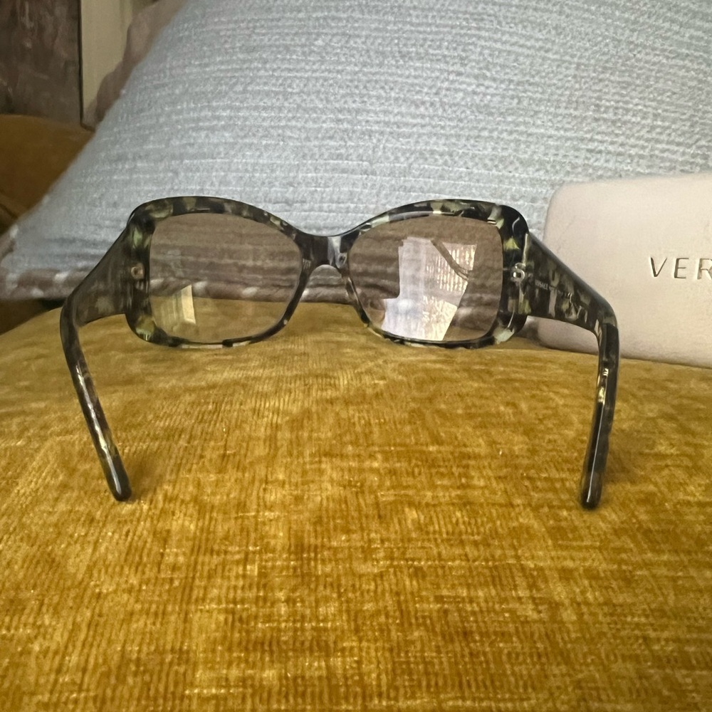 Authentic Versace Sunglasses Black Worn, very good condition. Frame is like new. - Picture 7 of 8